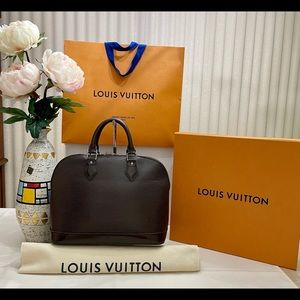 Authentic Louis Vuitton Epi Alma Hand bag 💼